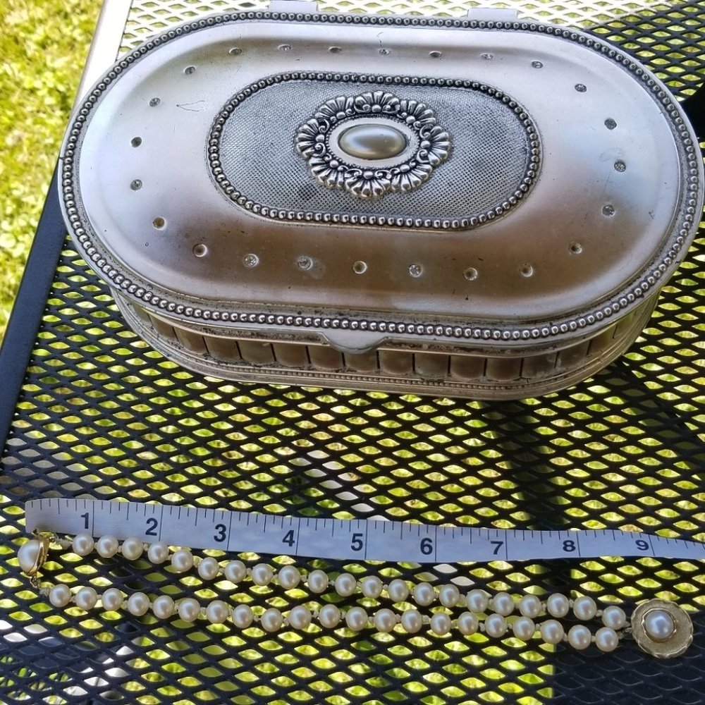 Vintage Faux Pearl Necklace - Picture 6 of 6